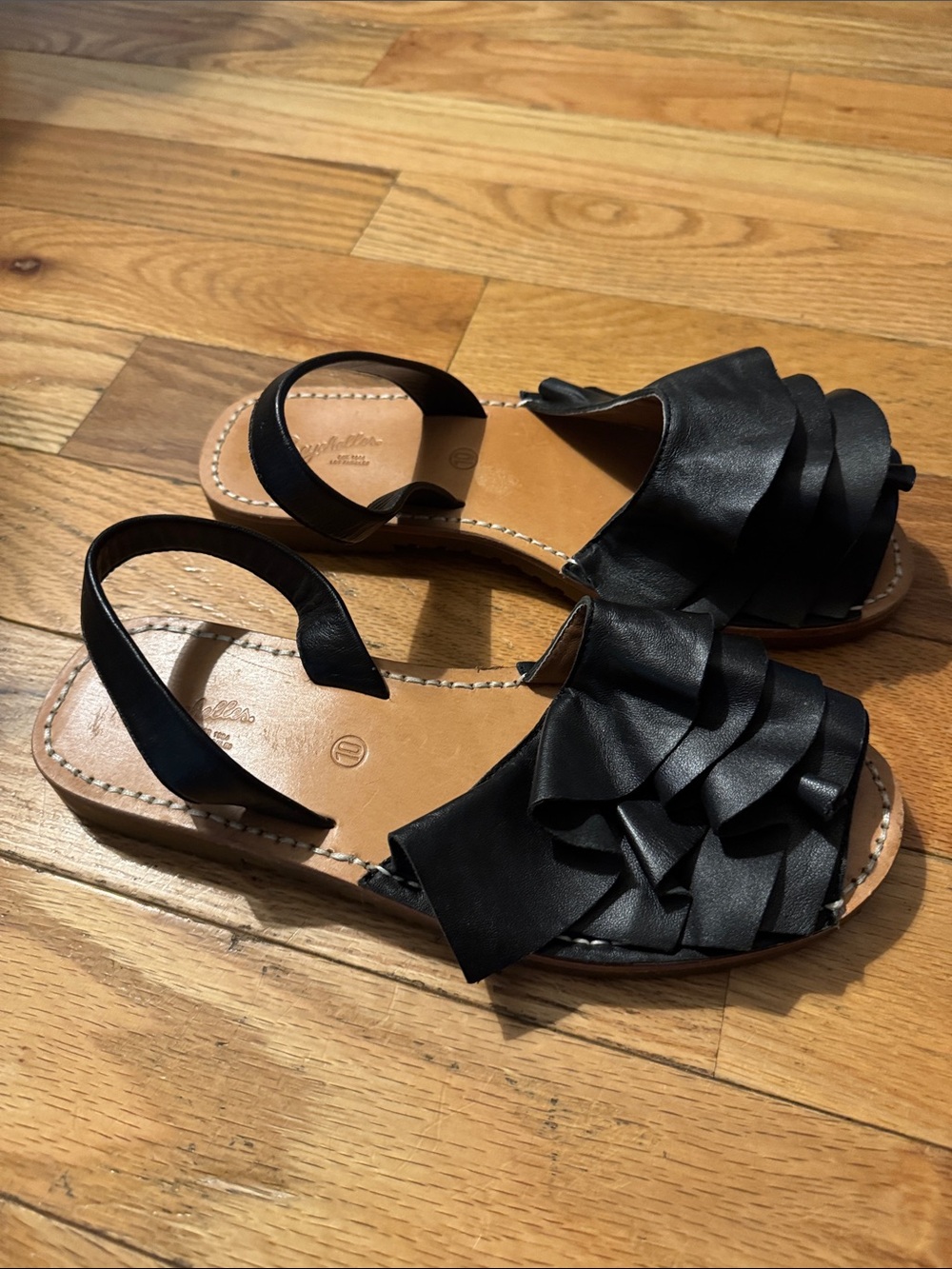 Seychelles Peace Of Mind Ruffle Sandals Black 10. - Picture 5 of 7